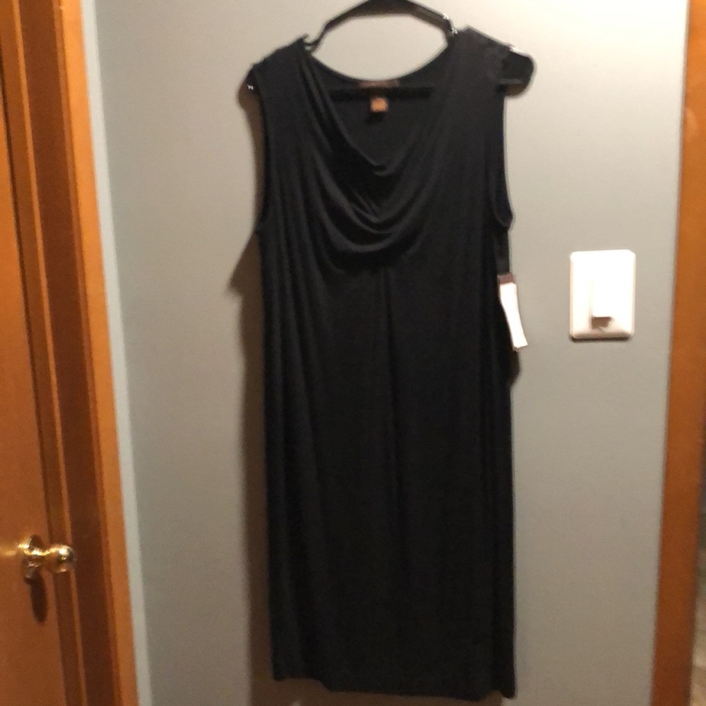BRAND NEW WOMAN’S DRESS SIZE MEDIUM! NWT! SMOKE FREE HOME! - Picture 2 of 4